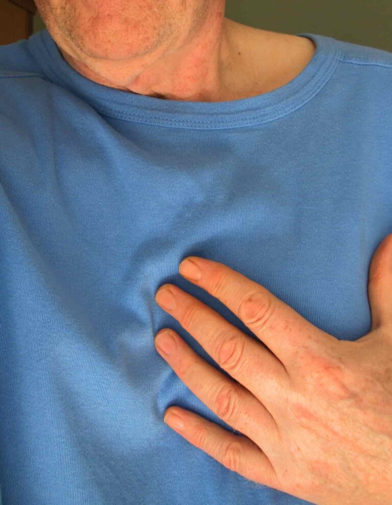 The most common symptoms of a (silent) myocardial infarction
